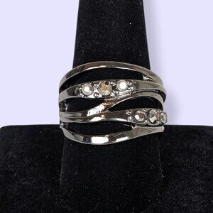 Dark Tone Cut Out Swirl Ring